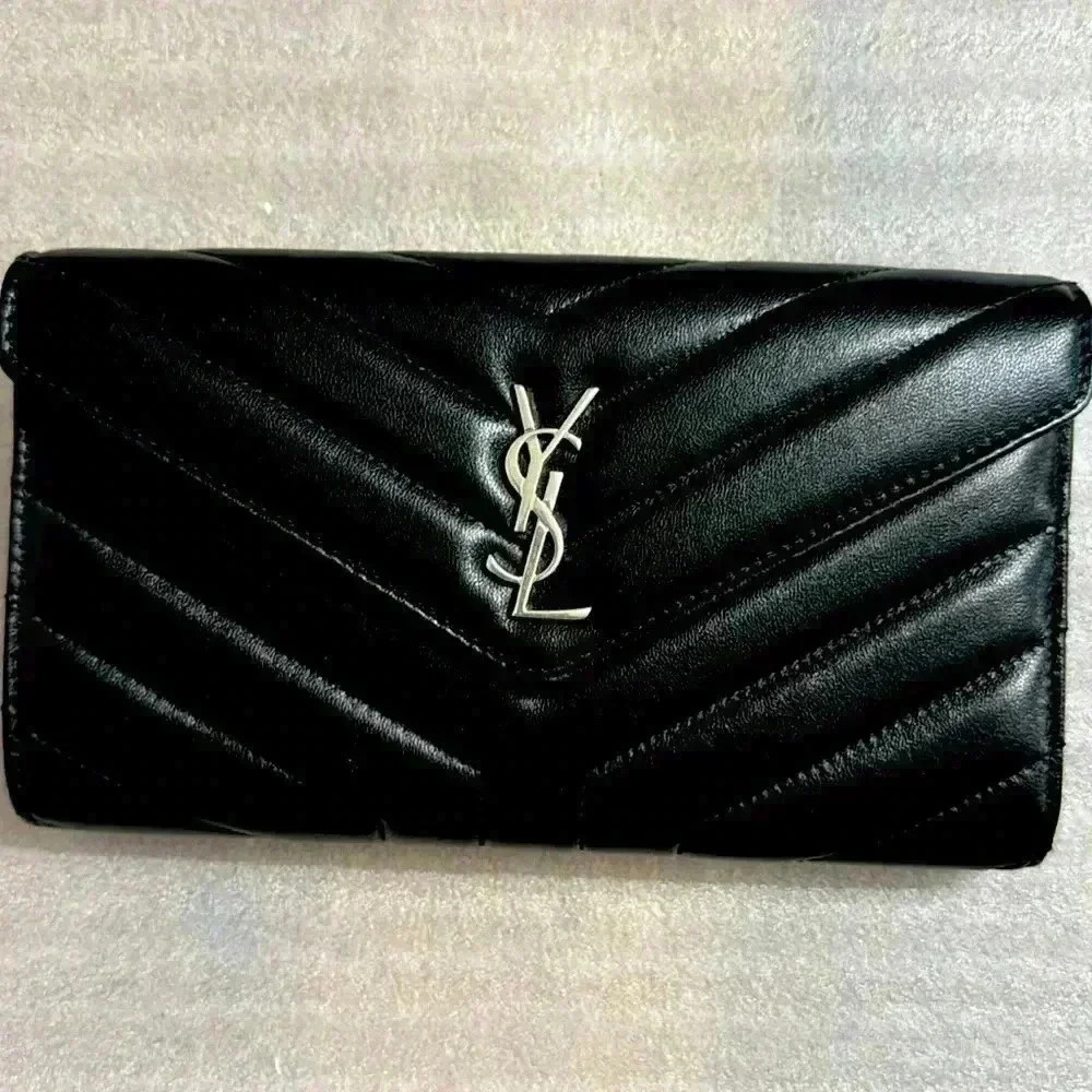 YSL Monogram Large Flap Wallet in Grained Leather

NEW NEVER USED - Picture 6 of 6